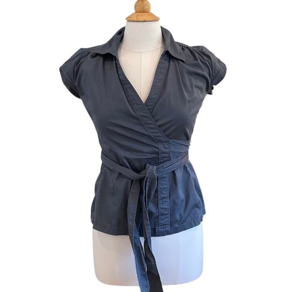 Banana Republic Factory Tops - Banana Republic Gray/Blue Short Sleeve V-Neck Wrap Top, Minimalist, Y2K, Size XS